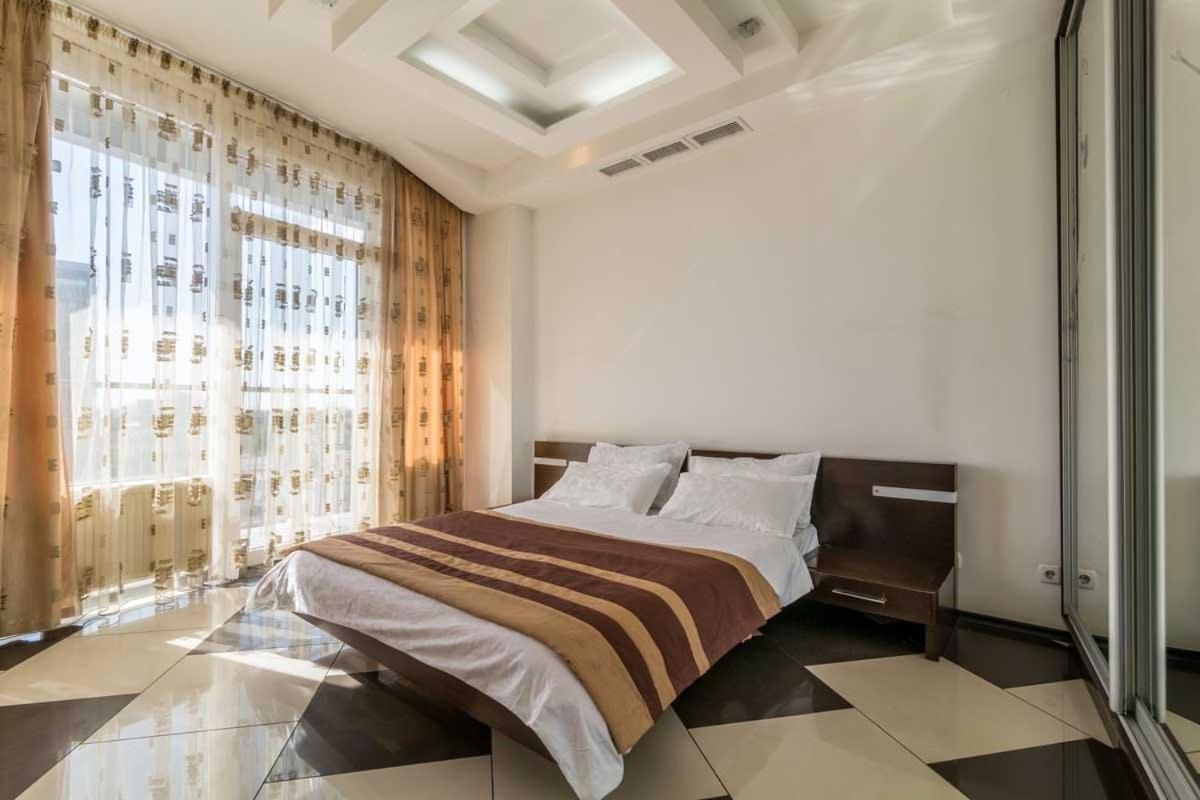 Cozy Apartment In Most City Center Dnjepropetovsk Buitenkant foto