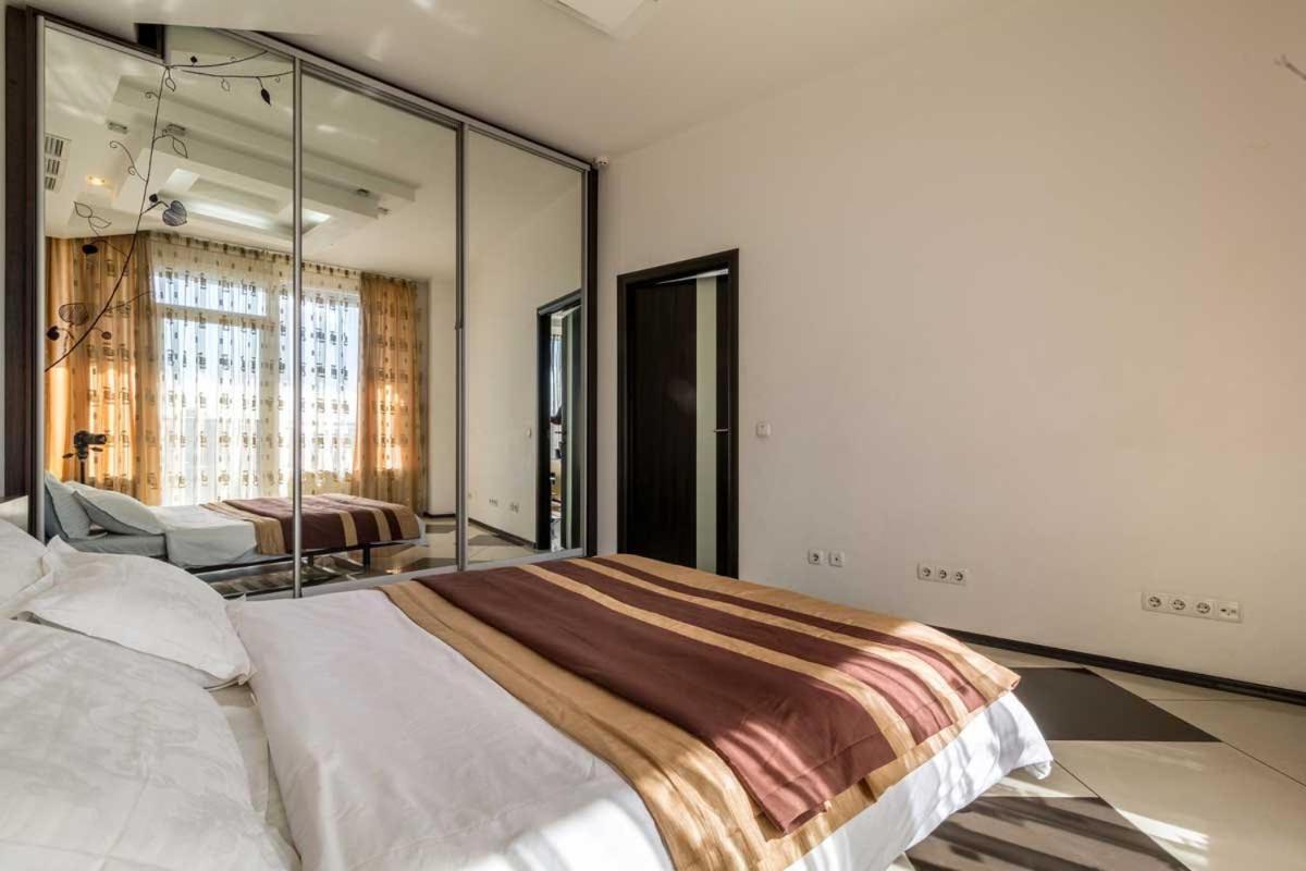 Cozy Apartment In Most City Center Dnjepropetovsk Buitenkant foto